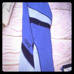 1 reversible pair of gym leggings